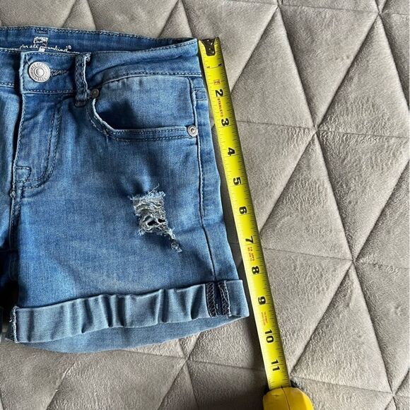 Girls 7 For All Mankind Cuffed Distressed Destroyed Denim Short Shorts Size 7 - Picture 4 of 12